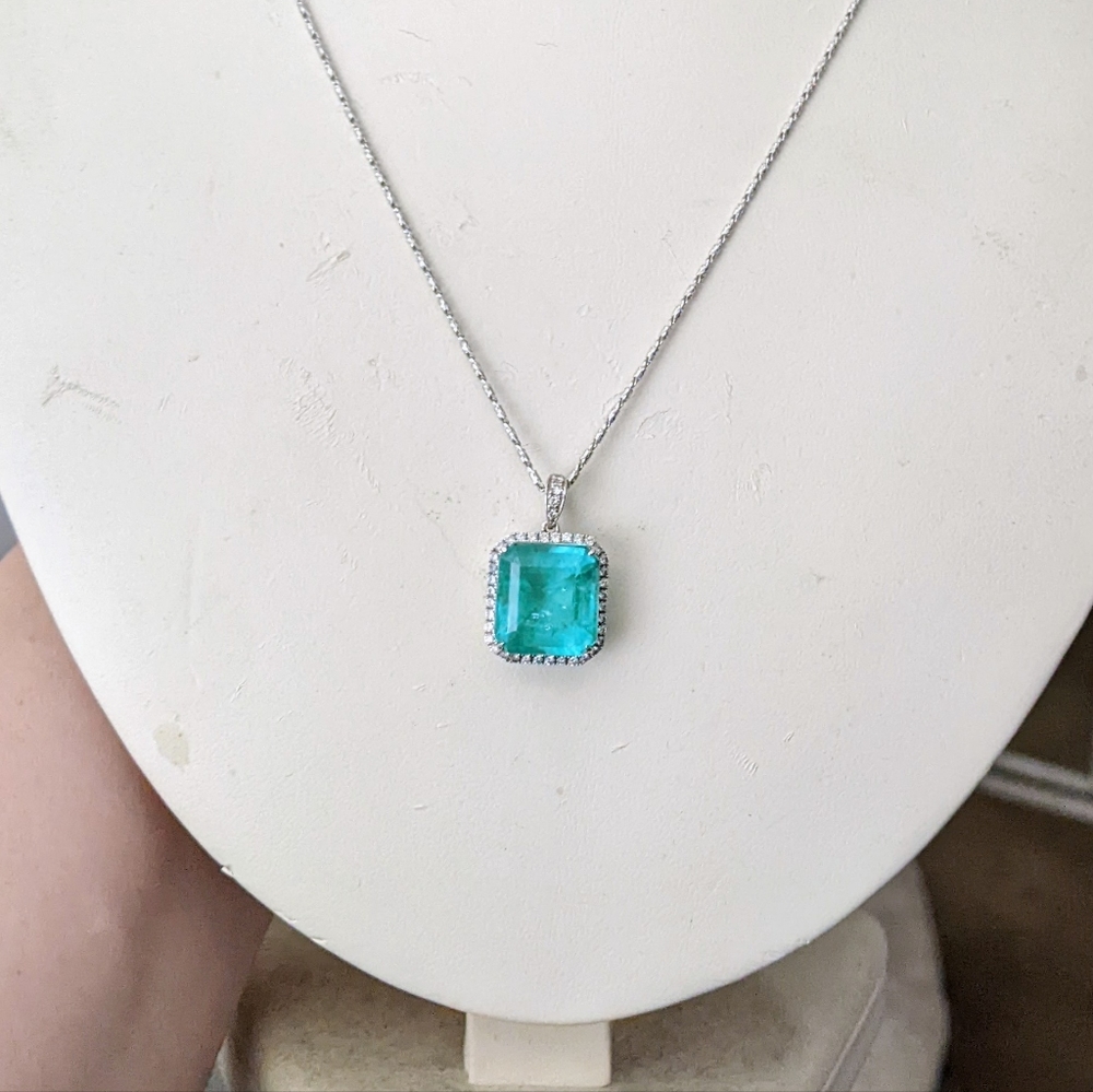 8.52ct Huge Natural Columbian Emerald and diamond pendant and chain!!! - Picture 2 of 16